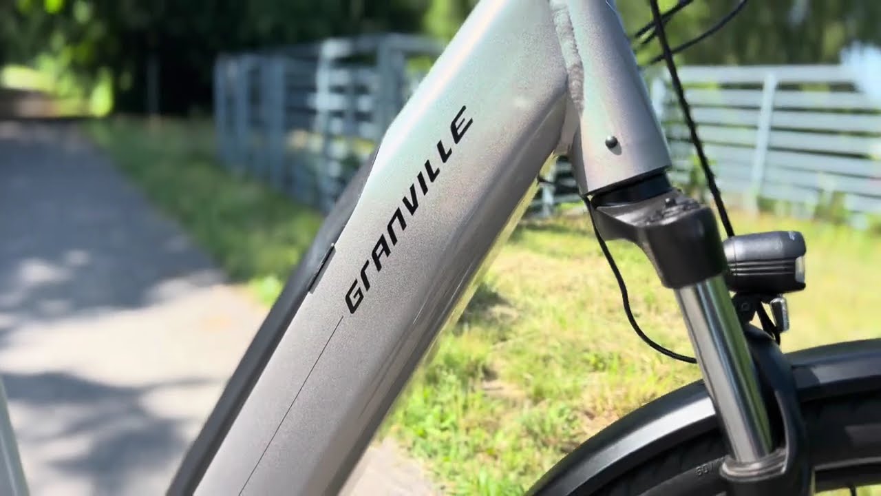 Découvrez le GRANVILLE E-Trail couleur Rainbow Silver Gloss 